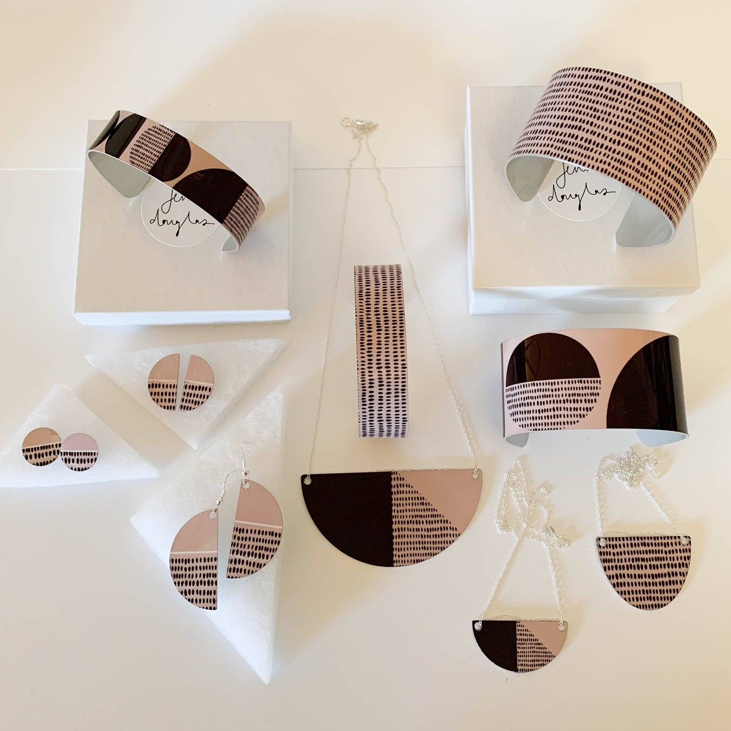 Jenni Douglas Large Connect Arc Necklace