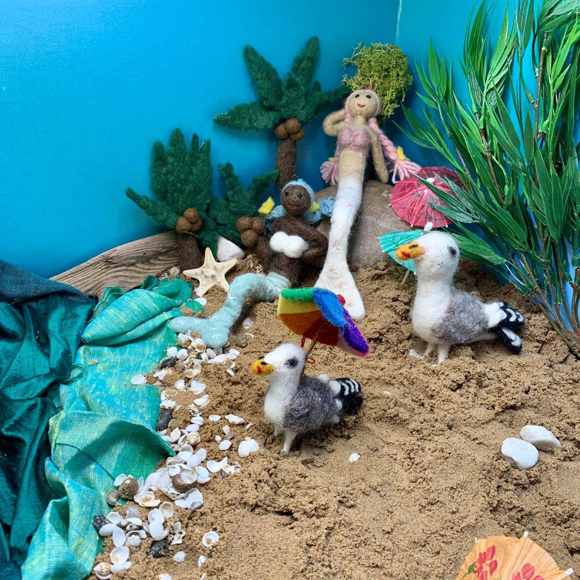 Felt So Good Magical Mermaids Hanging Decorations: River (Blue)