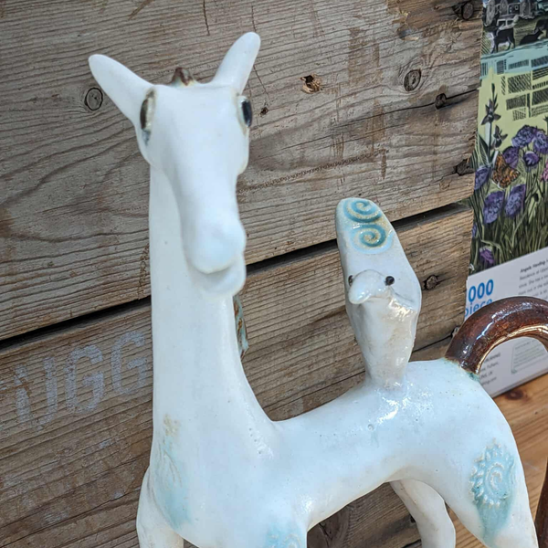 White Horse With Bird On Back - SS138